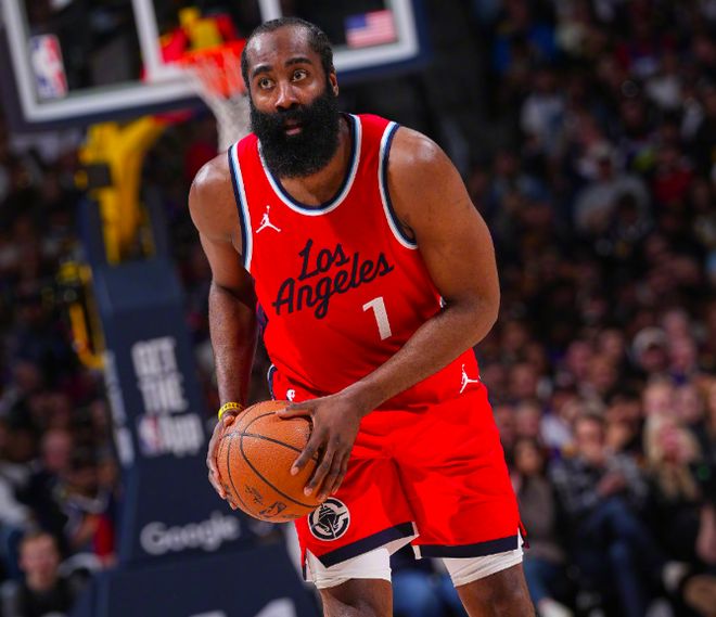 开云体育在线-快船避免一战失利，保住榜首位置