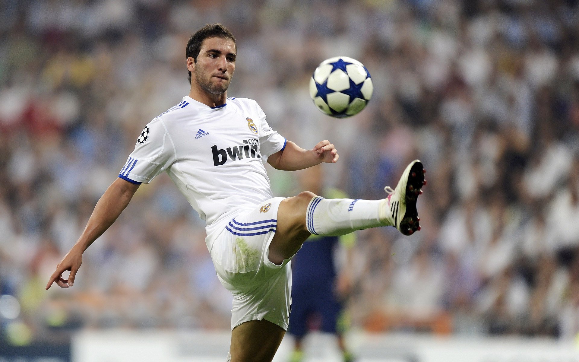 开云体育中国官网-上海队强行终结深圳队，英格拉姆贡献制胜表现